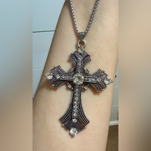 Unbranded Jewelry - Vintage Style Statement Silver Tone Cross Pendant Necklace